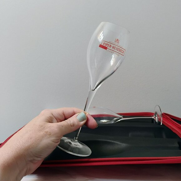 Piper Heidsieck Champagne Hard Shell Bottle & 2 Glasses Red Travel Case France - Picture 7 of 8